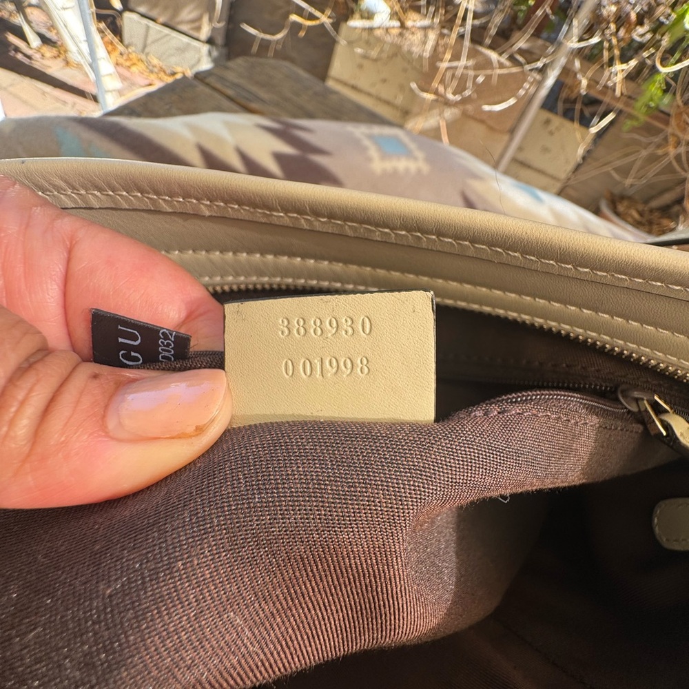 Gucci Beige Monogram Shoulder Bag - Picture 8 of 16